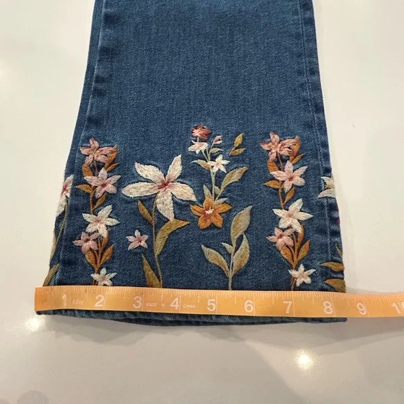 Driftwood Roxy Ladies Cropped Flare Denim Jeans Floral Boho Embellished 29 - Picture 9 of 11